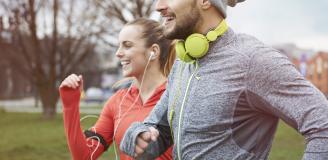 man en vrouw hardlopen