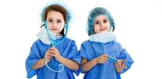 Kinderen spelen dokter