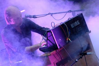 Foto van Bart van Dongen met orgel