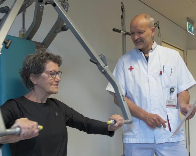 Afbeelding: Patiënt traint om fit te zijn voor een operatie