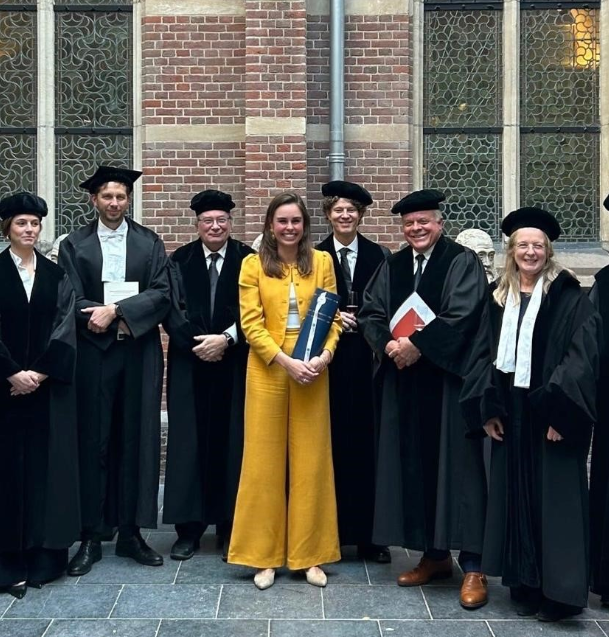 foto van Esther bij de universiteit van Leiden 