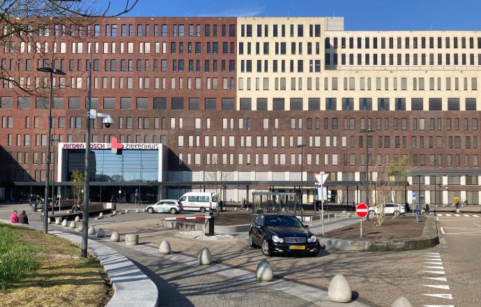 Foto van de nieuwe Kiss & Ride bij het JBZ