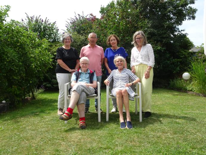 Foto van het bestuur van de gepensioneerdenvereniging van het JBZ
