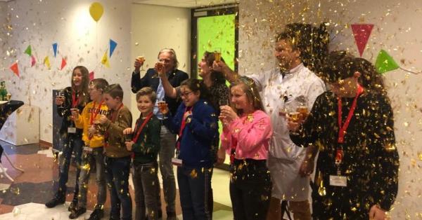 De start van de KinderRaad wordt gevierd
