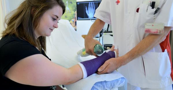 Patiënt in Gipskamer, artikel Traumaspreekuur - Traumapolikliniek