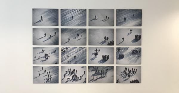 kunst expositie fotoserie 'Hey You' van Vera Claessen op de boulevard