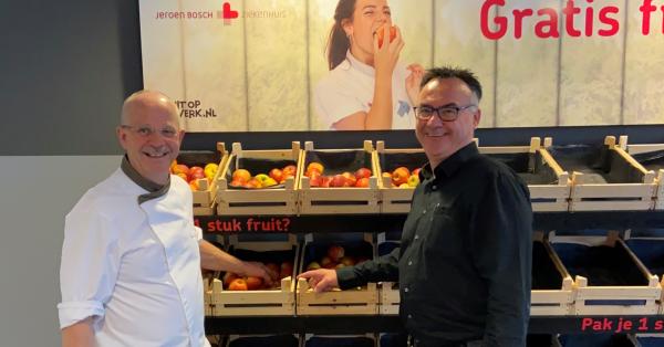René en Frank bij de fruitmuur