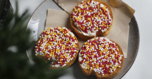 Drie beschuitjes met Oeteldonkse muisjes