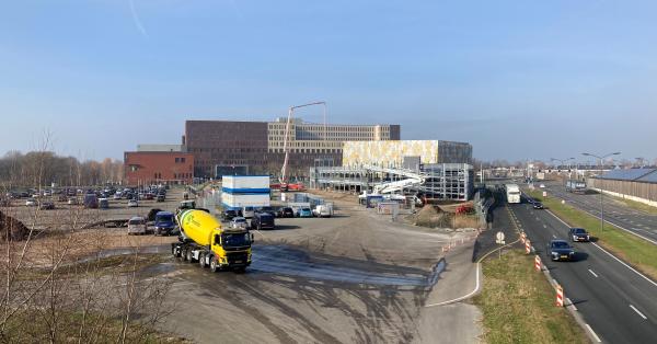 Een foto van de plek waar de nieuwe woonwijk Willemspoort Zuid komt