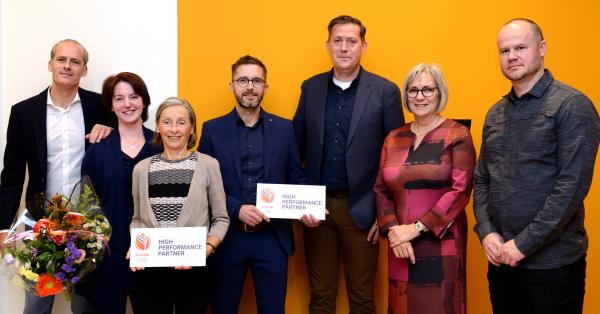 Afbeelding van ondertekening SMC en Team NL groepsfoto