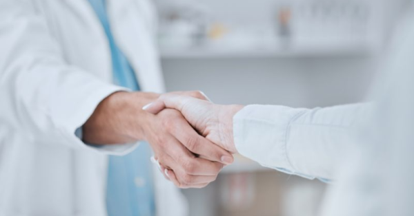 foto van een handdruk