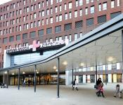 aanzicht ingang Jeroen Bosch Ziekenhuis met overkapping